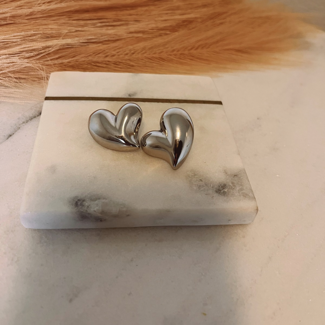 Lola studs
