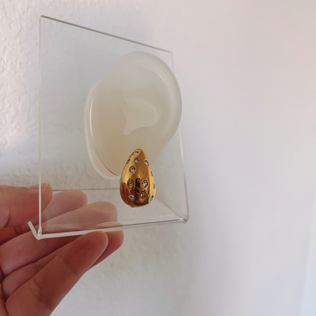 Sparkling drop earring