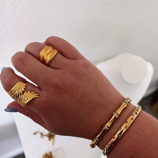 Sparkling bangle